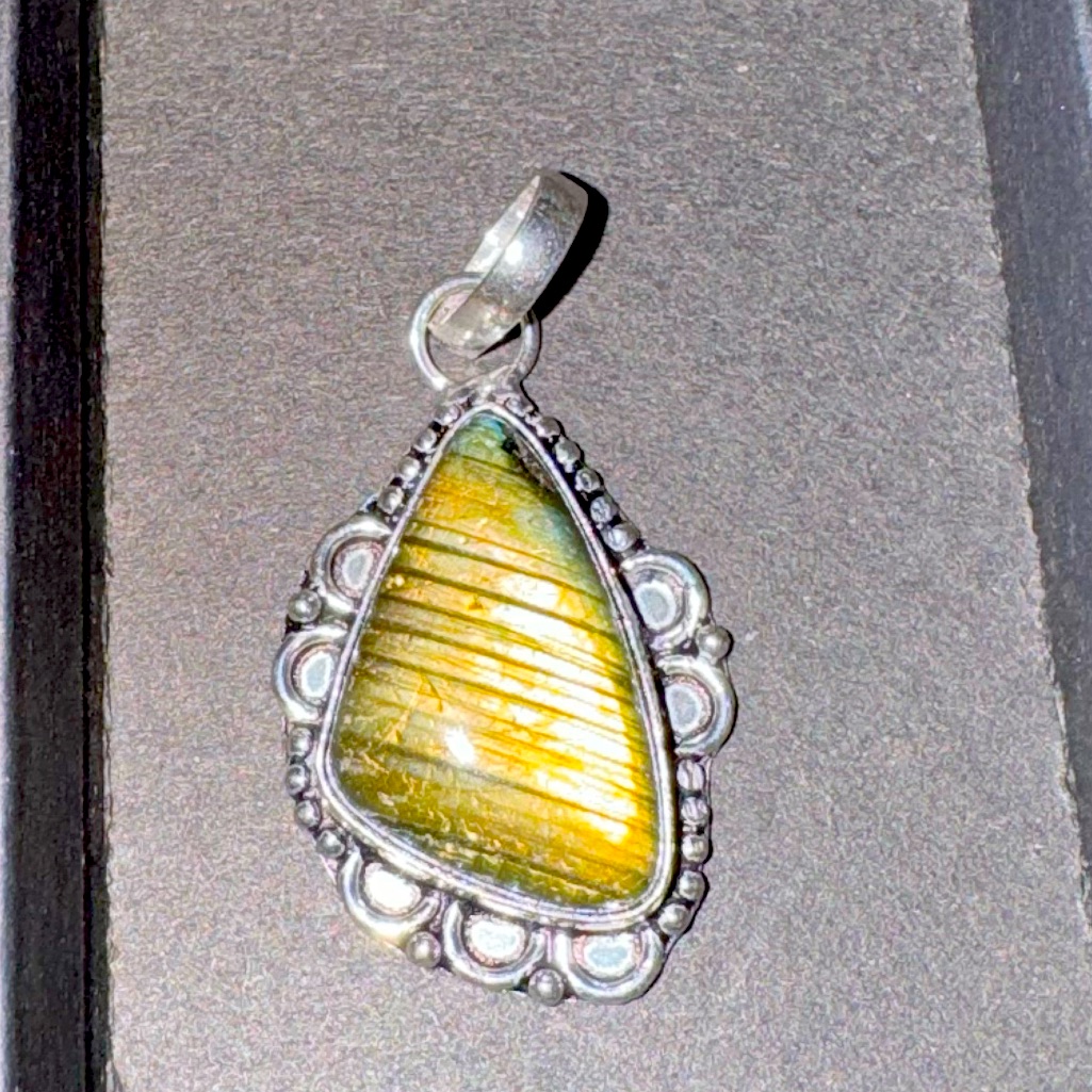 Aaa+ Labradorite Pendant Necklace